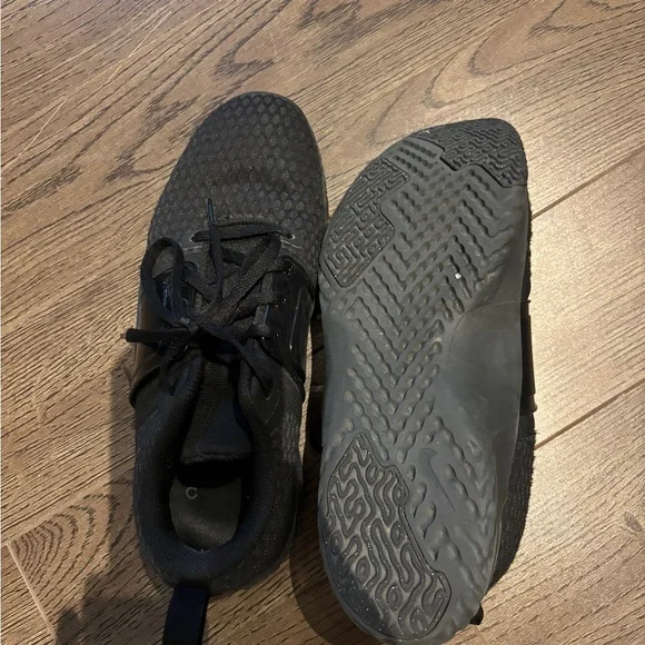 Black Womens Nike Athletic Shoes - Picture 3 of 4